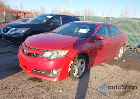 2013 Toyota Camry Se z USA, uszkodzony, nr VIN 4T1BF1FK7DU659256